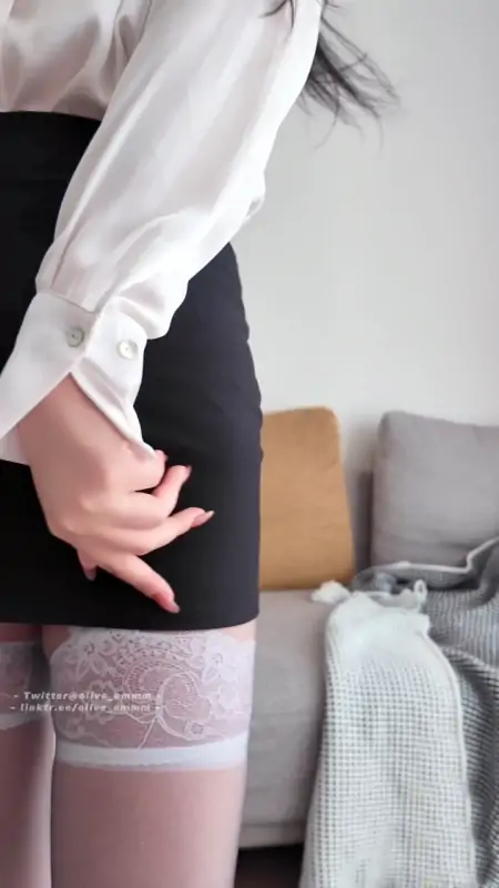 olive 吊带白丝白衬衫 [1V/139M]