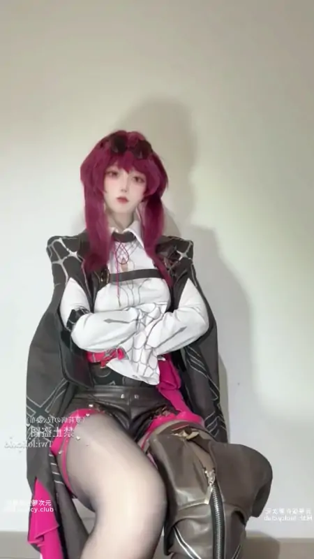 软软(坏小狗)@ovo5y5 – 新作 [1314门槛] 5分钟 Cos崩坏星铁卡芙卡 [1V/416MB]