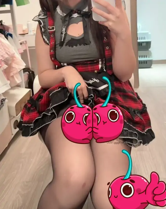 幸酱@liangjiang051020 – 新作 8分钟 Cos双马尾恶魔女仆洛丽塔 [1V/501MB]