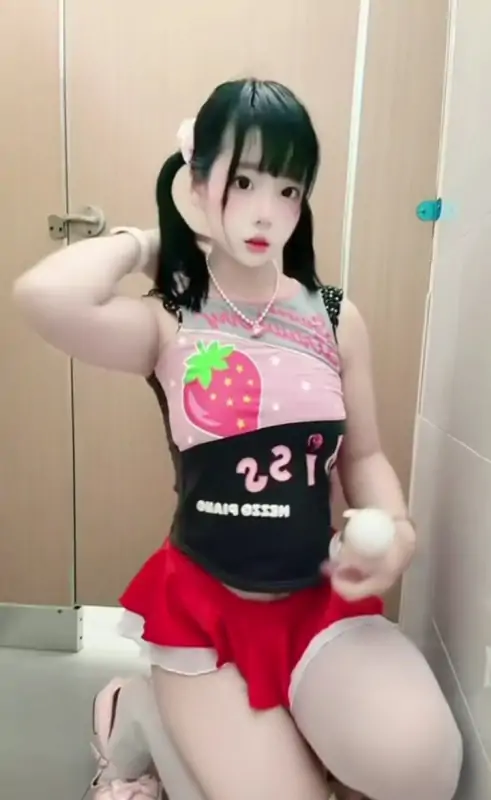 兔宝大人@Stella_tubao -新作 [258门槛] 双马尾女儿服白丝 [2V/276MB]